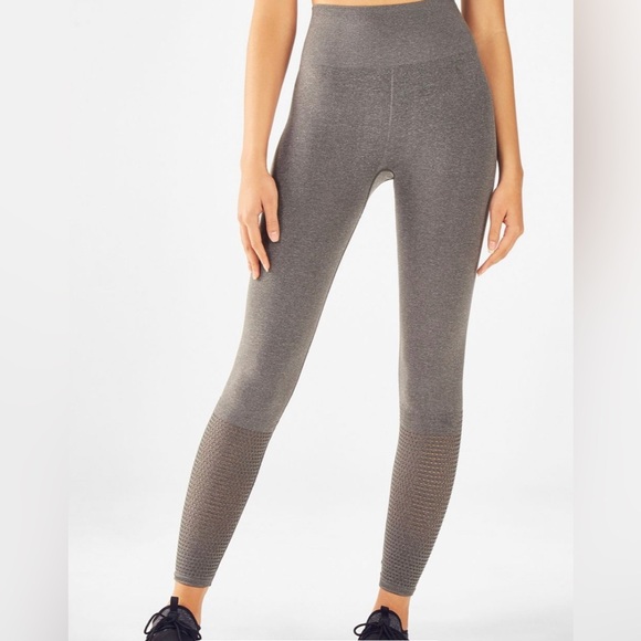 🏷️ 2/$20 Fabletics Seamless Leggings Grey Heather Perforated Leggings - Picture 1 of 10